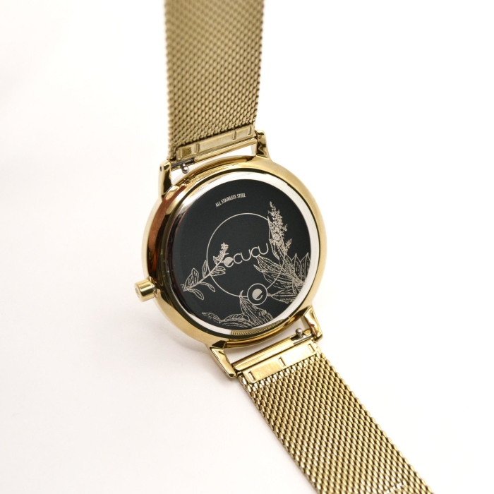 reloj detalle dorado